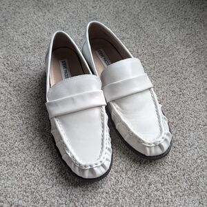Steve Madden | NIB Ridley Ice Leather White Loafers